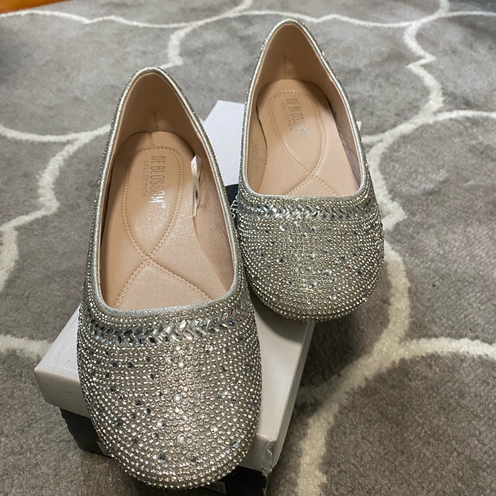 Silver shoes, like new. Size 7.5.